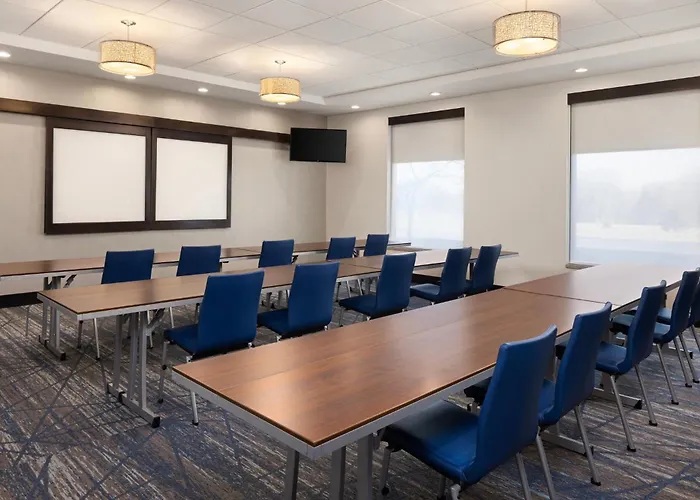 Express - Quad Cities Area By Ihg Hotel 2*