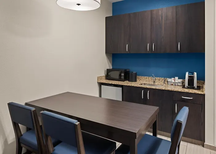 Express - Quad Cities Area By Ihg Hotel 2*