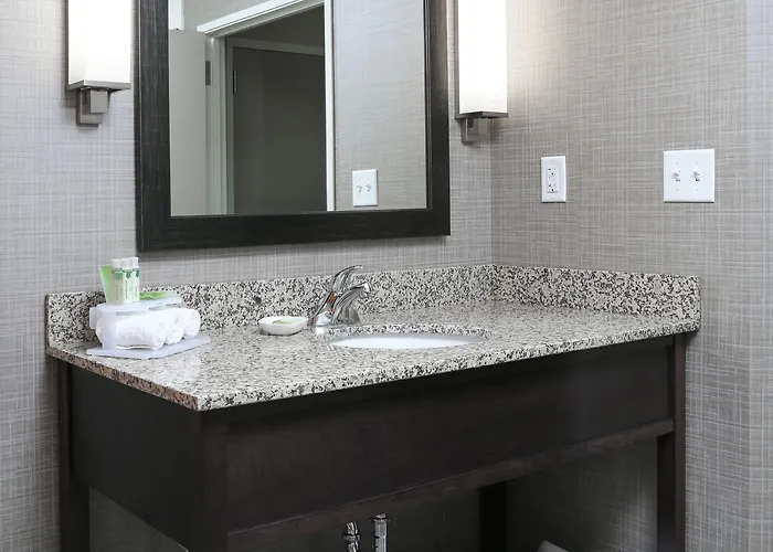 Express - Quad Cities Area By Ihg Hotel