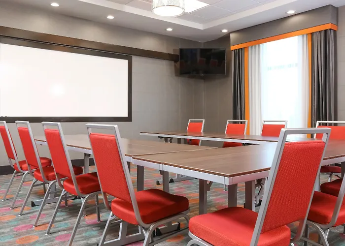 Express - Quad Cities Area By Ihg Hotel 2*