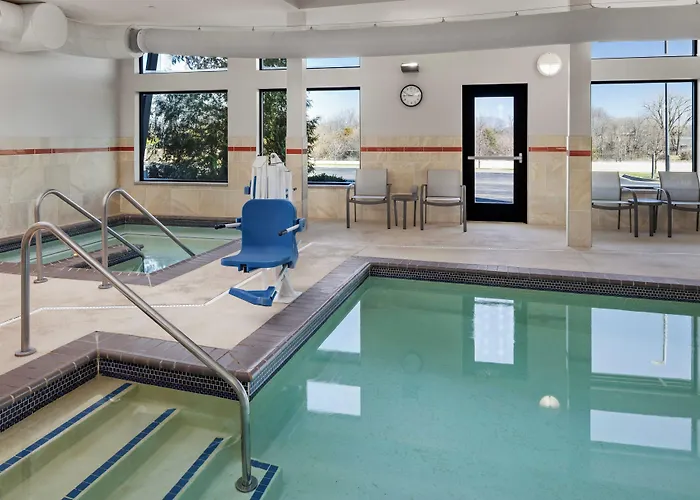 Express - Quad Cities Area By Ihg